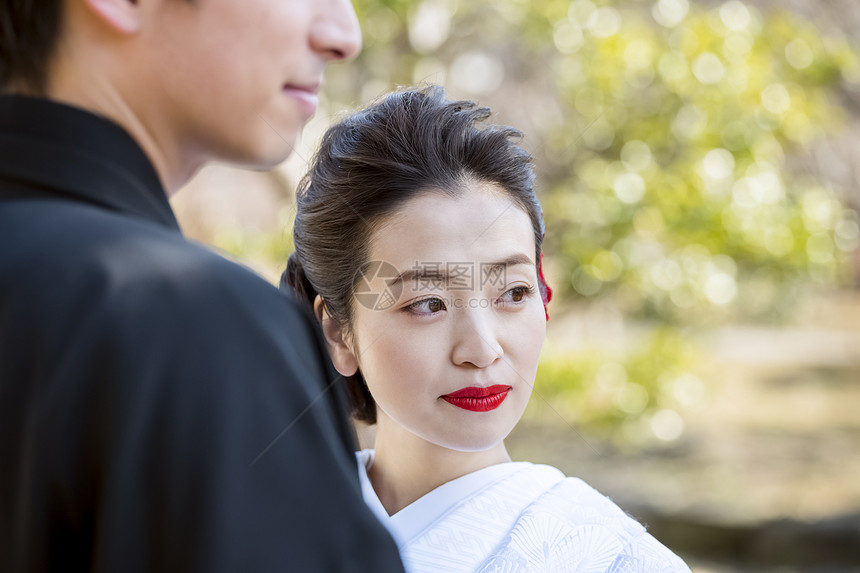 穿日本服饰的情侣写真图片