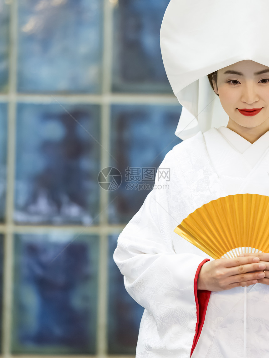 穿着日式和服的新娘图片