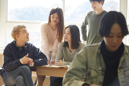 五个人亚洲半个学校国际度假时间图片