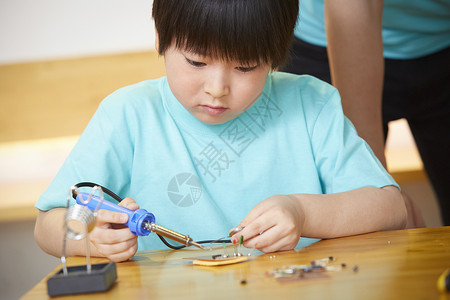 学生男经历儿童工作坊背景图片