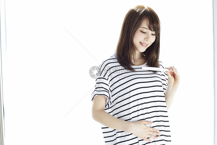 女人孕检显示怀孕图片