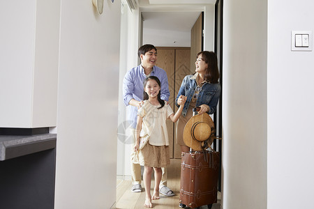 秘书长途行走父母旅行家庭爸爸妈妈女儿韩国人图片