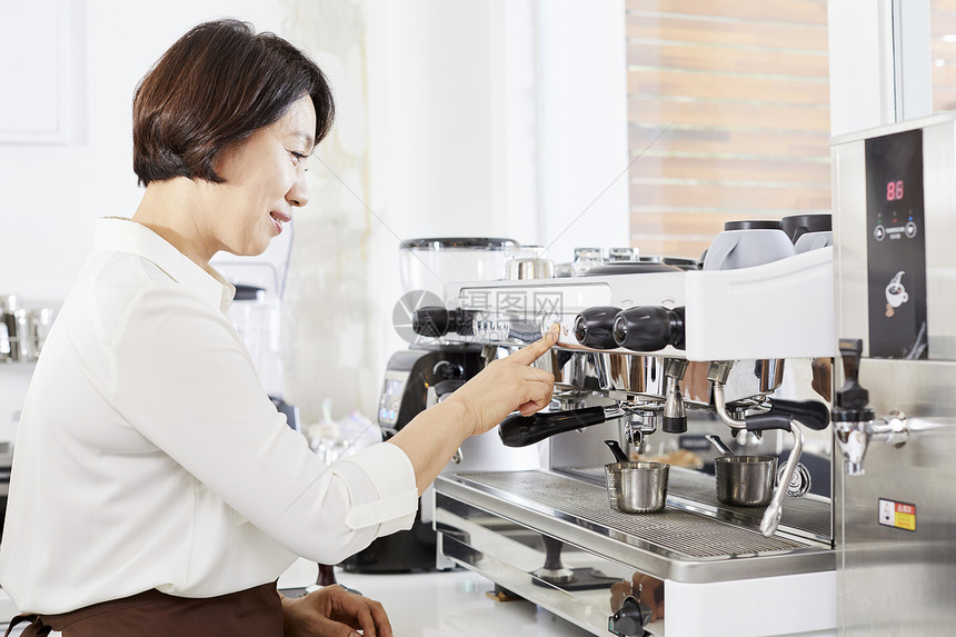 笑40多岁分钟咖啡馆咖啡师韩语图片