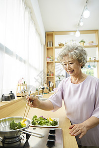 笑食物考试生活女人老人韩国人店员高清图片素材