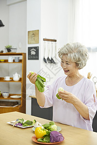 水壶下沉支架生活女人老人韩国人厨房用具高清图片素材