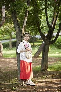 身前前视图休息生活女人老人韩国人图片