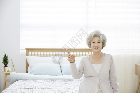 盯着看分庭律师神谕生活女人老人韩国人图片