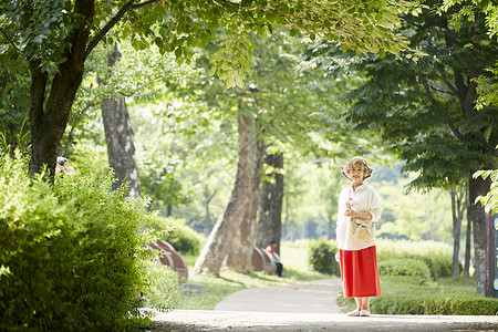 休息超时公园生活女人老人韩国人图片
