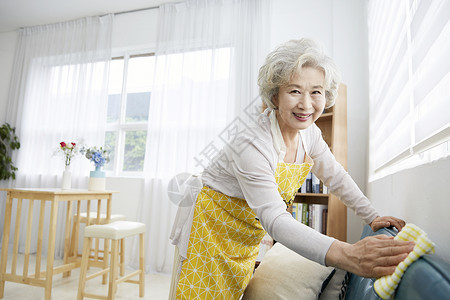 分庭律师幸福上身生活女人老人韩国人窗帘高清图片素材