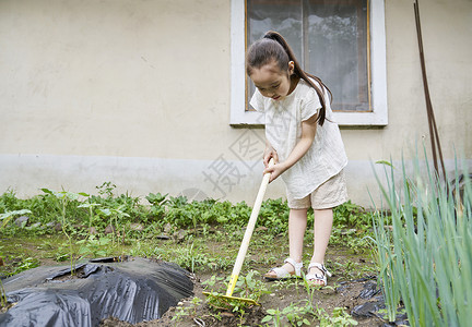 花园种植的小女孩图片