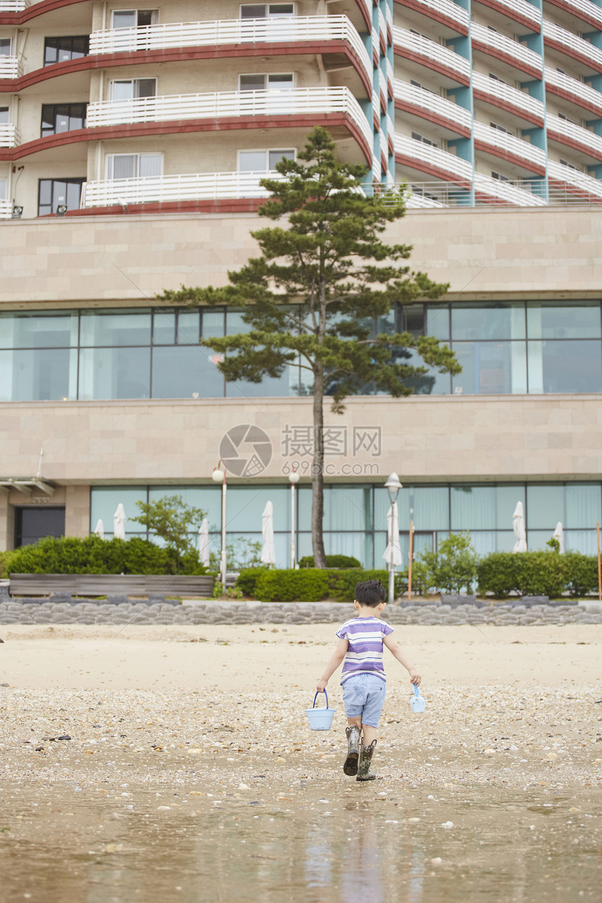 卡塔米特小孩举起海动手学习韩语图片