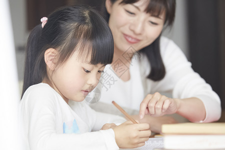 在学习的女孩图片