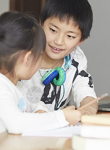 认真学习的男孩自学高清图片素材