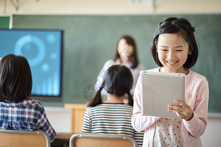 使用平板电脑上课的学生女人高清图片素材