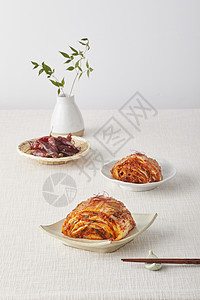 盘子里切件的韩式辣白菜背景图片
