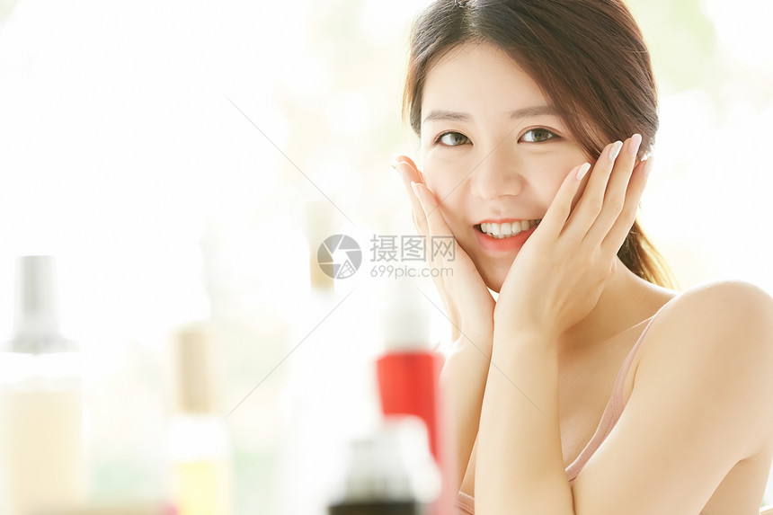 美丽化妆品三十几岁女美的形象图片