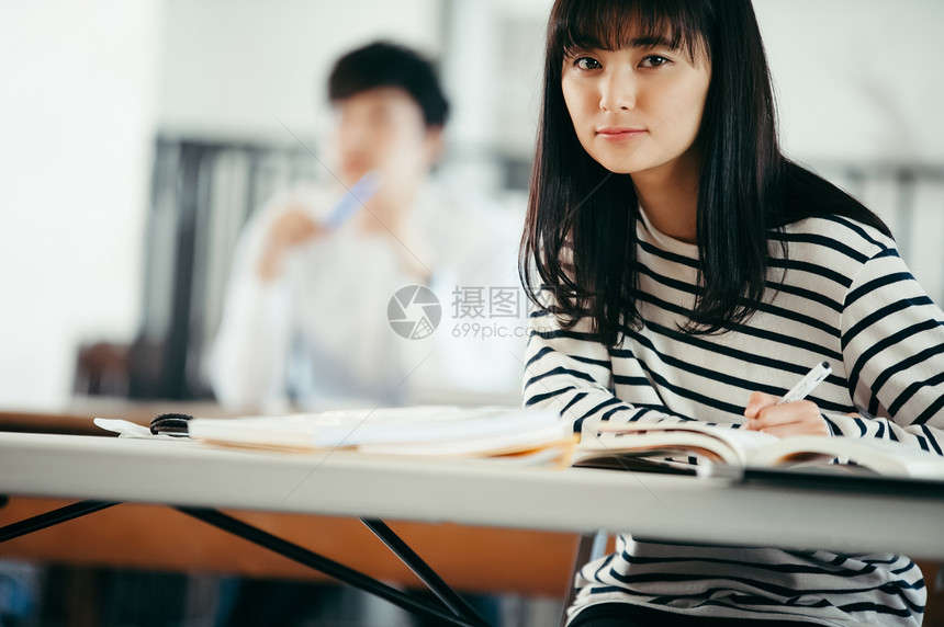 同学朋友女人上课的女图片