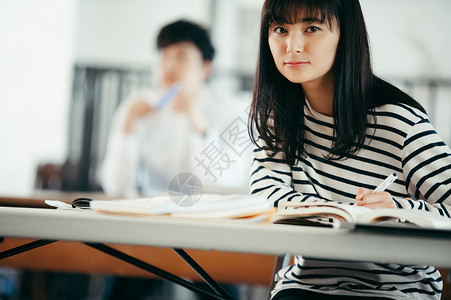 同学朋友女人上课的女图片