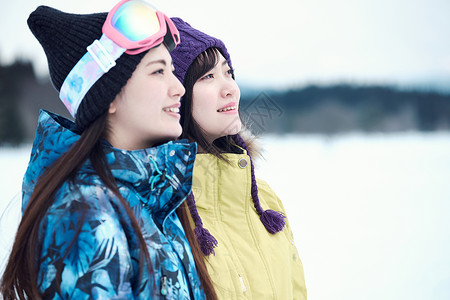 二十几岁滑雪度假村丰胸滑雪胜地的女人图片