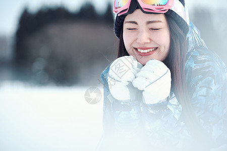 女生冬旅游滑雪胜地的女人图片