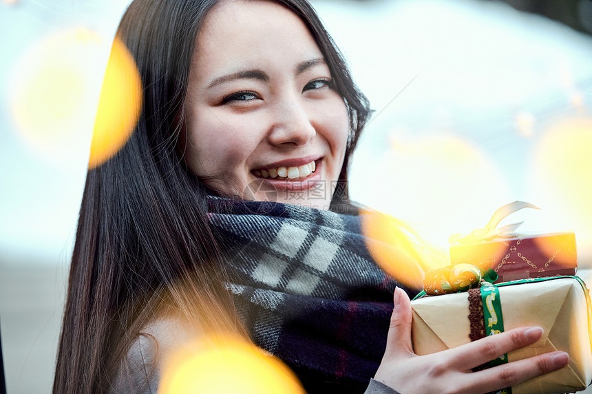 圣诞美丽文稿空间有礼物的女人图片