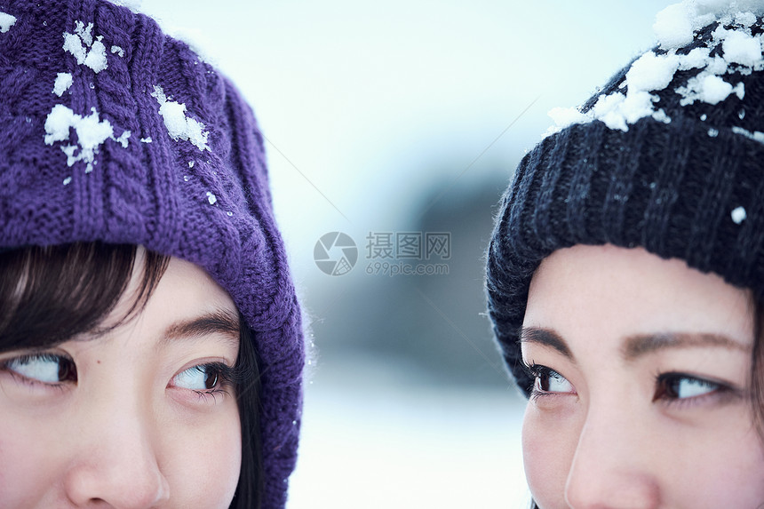 举重冬升起滑雪胜地的女人图片