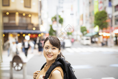 旅游背包客的女人图片