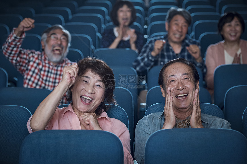 室内笑六十年代观看电影的观众在电影院图片