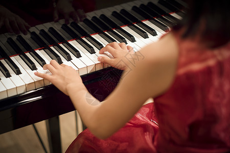 经典的钢琴演奏会高清图片