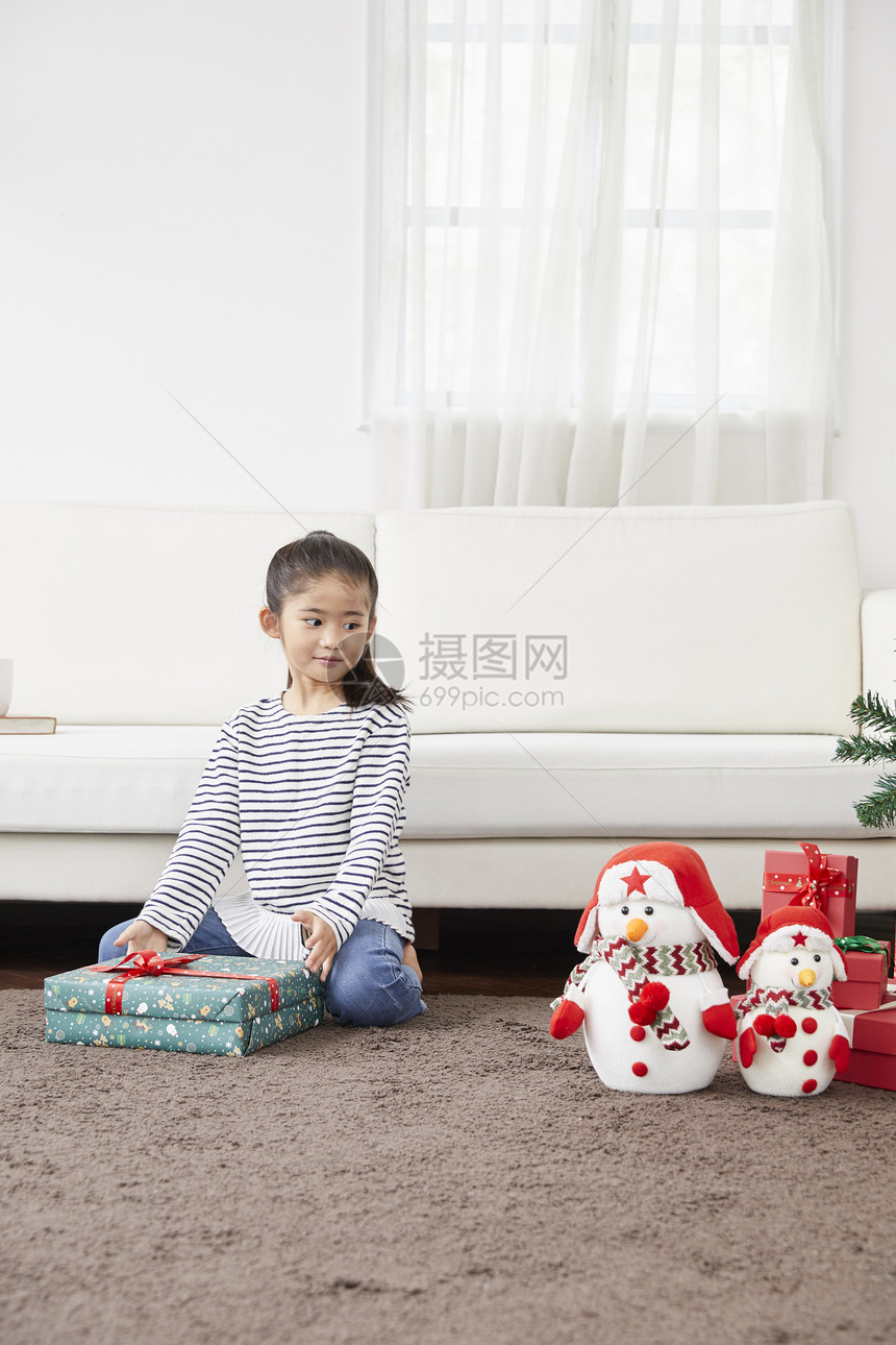 幸福的小女孩过圣诞节图片