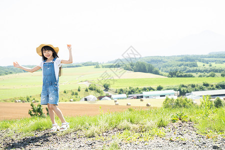 游览暑假休息北海道景观和女孩图片