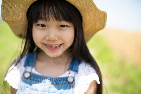 小姑娘学生享受北海道景观和女孩图片