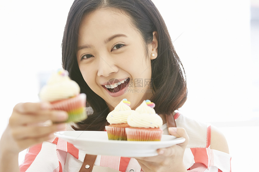 甜点青年亚洲人女生活烹饪图片