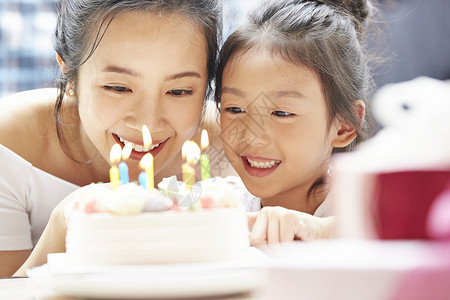 女儿周年木乃伊父母和孩子的生活方式生日年轻高清图片素材