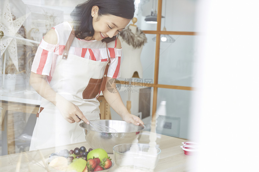 果脯生机勃勃鞭打女生活烹饪图片