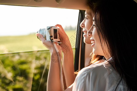 摄影机提神双人女旅行驱动器图片