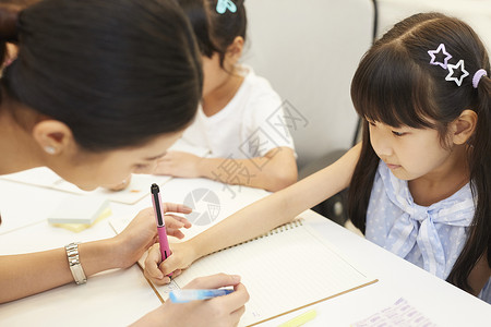 韩国学生素材学习写字的孩子背景