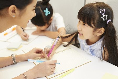 小学生上课后补习班图片