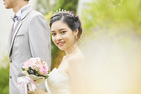 年轻美女新娘穿着婚纱活力高清图片素材