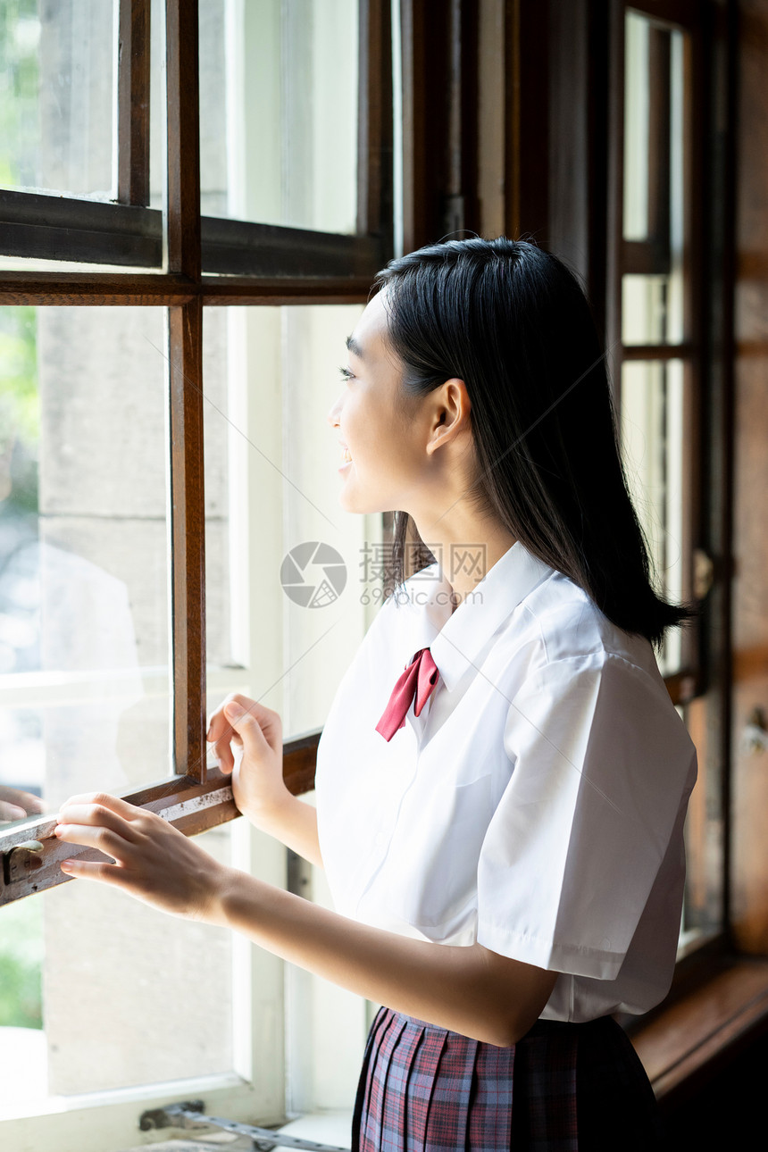 国内旅行校服笑脸女学生札幌学校之旅图片