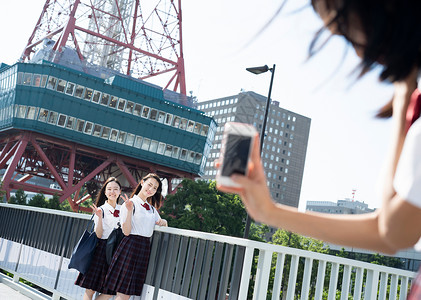 欢快漂亮高中生女学生札幌学校旅行电视塔图片