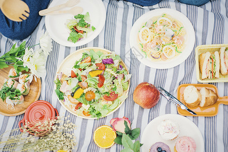 时髦户外沙拉野餐食物图像高清图片