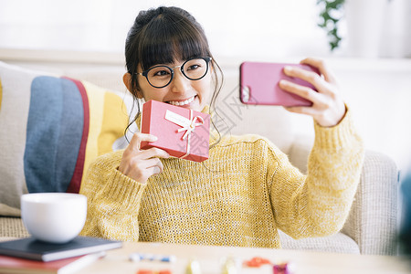 可爱女人过情人节图片