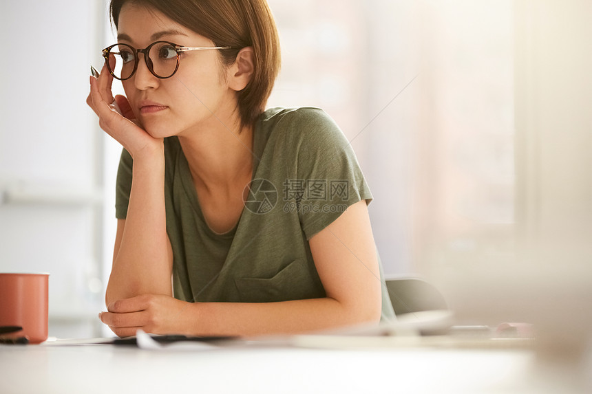 职业试用二十几岁女商人图片