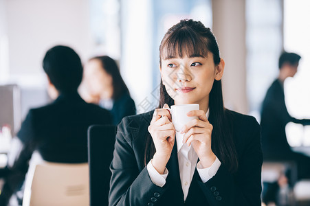 营销纸饭店新兵女人喝咖啡图片