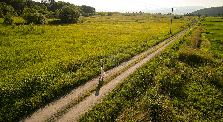 北海道旅行的一个女孩图片