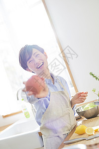 微笑快乐午餐女人的生活方式家务图片