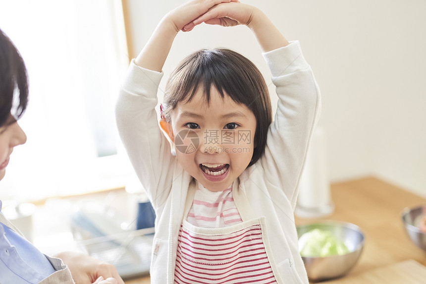 半身照户内女父母和孩子的生活方式图片