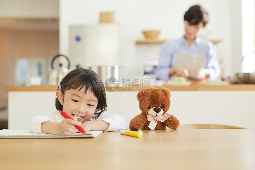 手工艺笑容吃饭父母和孩子的生活方式图片