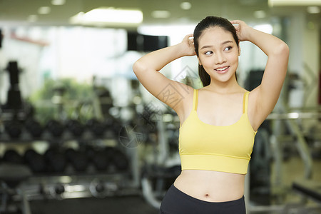 健身房里的运动女子图片